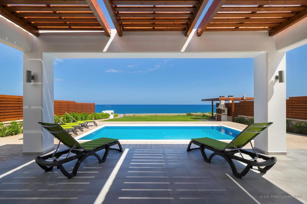 Villa Antonoglou - Waterfront Luxury Retreat *