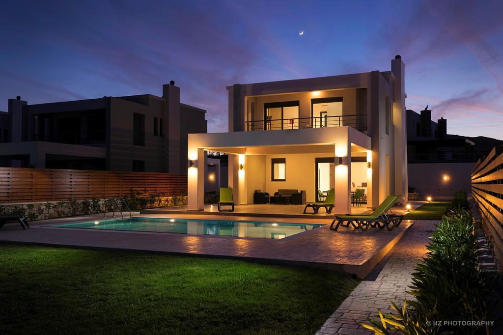 Villa Antonoglou - Waterfront Luxury Retreat Lachaniá