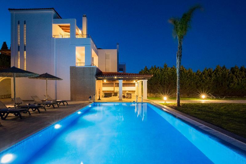 Antonoglou - Waterfront Luxury Retreat * Lachaniá