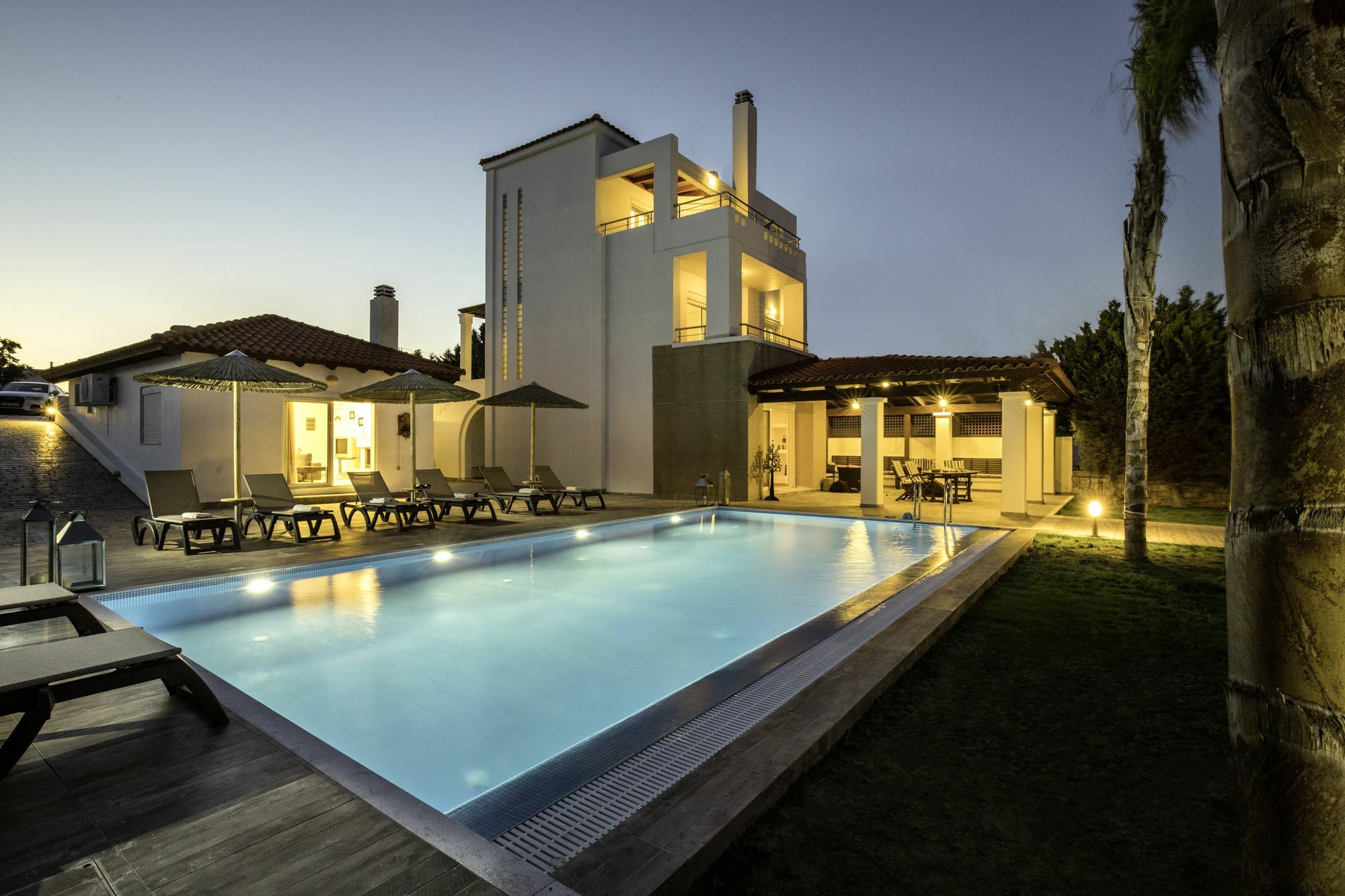 Villa Antonoglou - Waterfront Luxury Retreat Lachaniá
