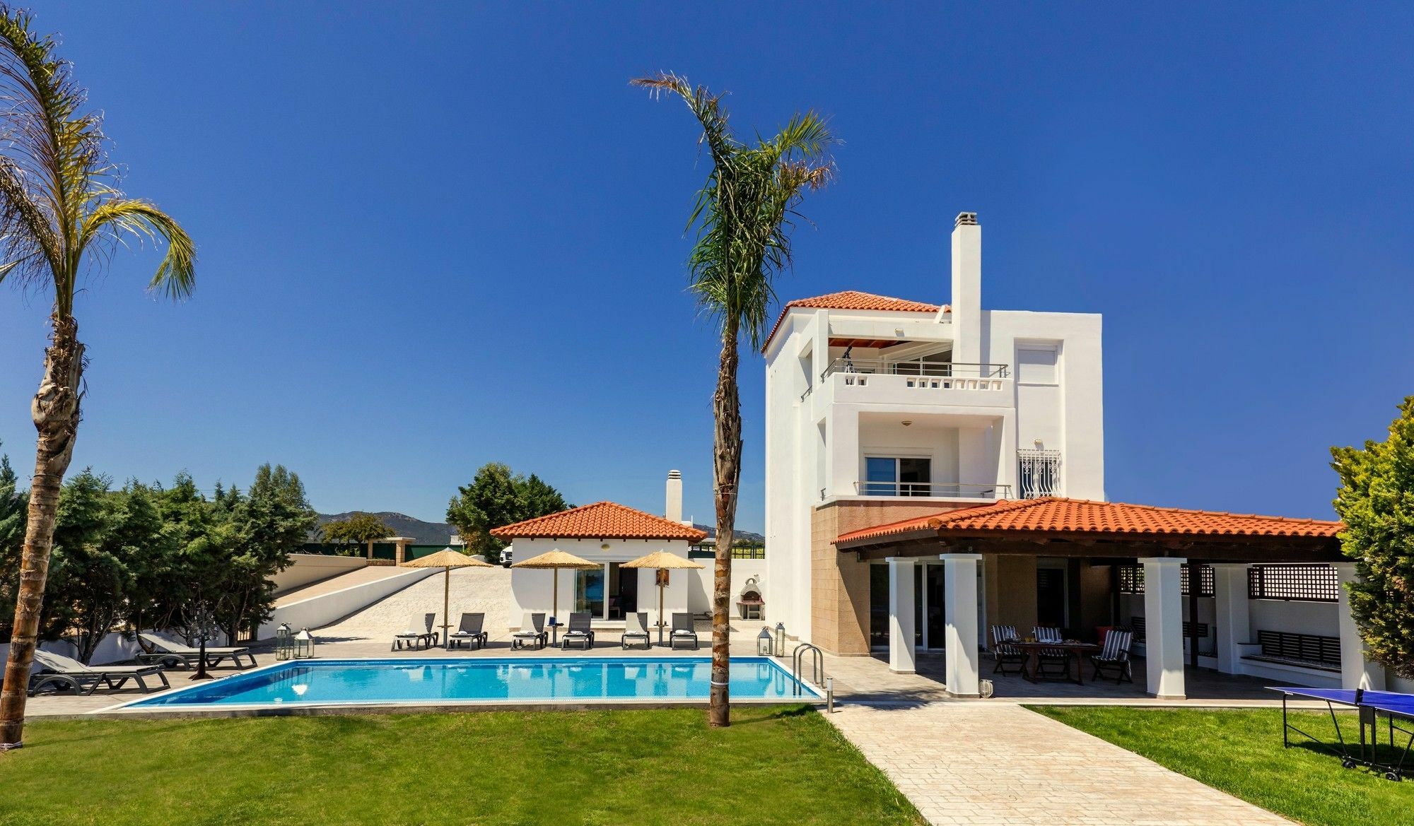 Villa Antonoglou - Waterfront Luxury Retreat *