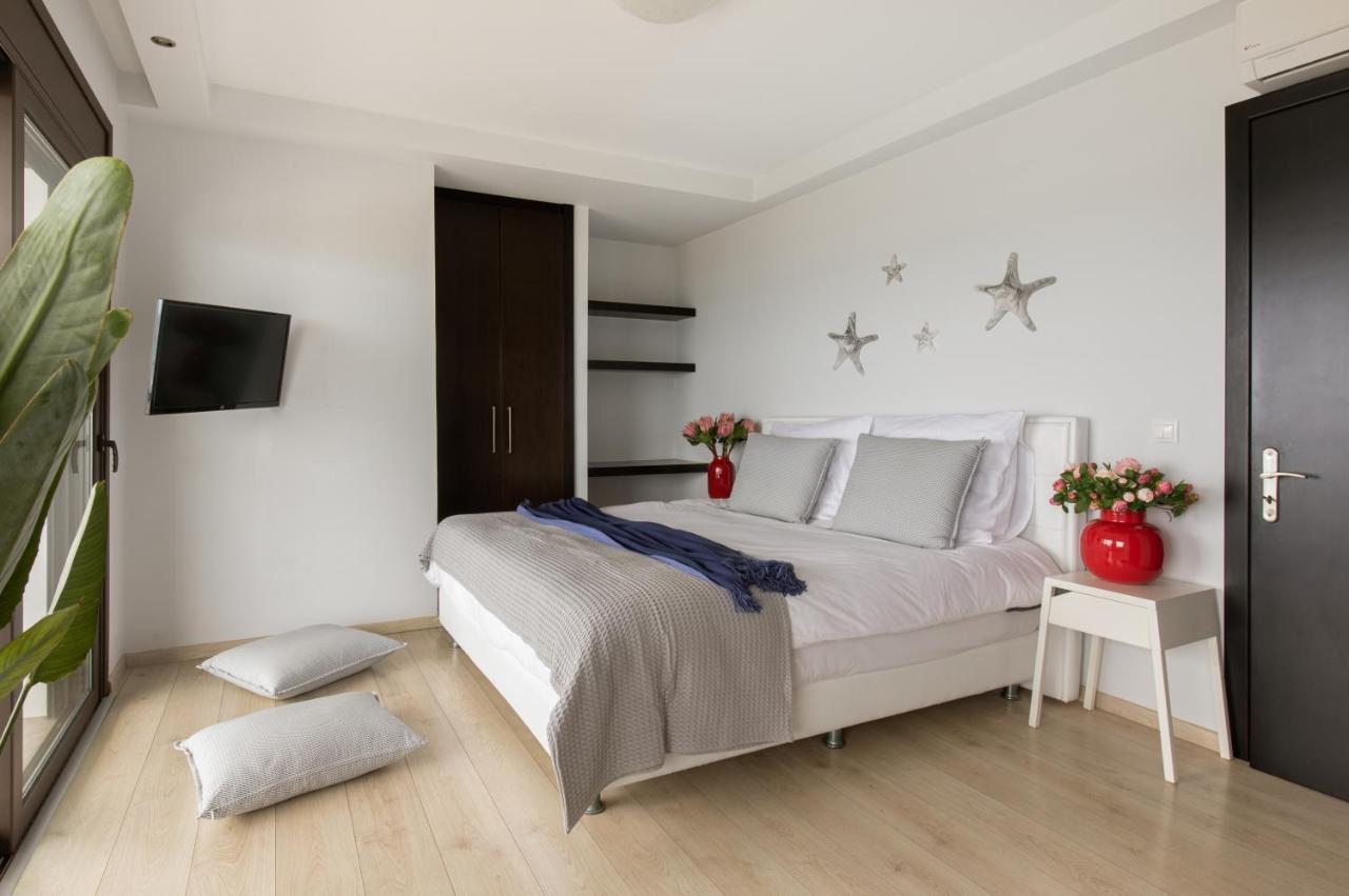 Villa Antonoglou - Waterfront Luxury Retreat Lachaniá